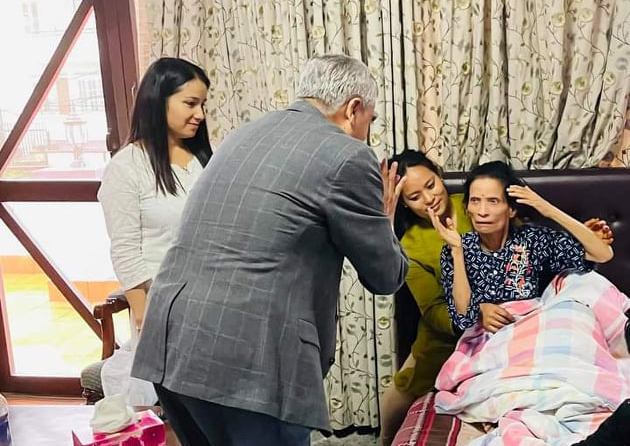 बिहान प्रचण्ड बालुवाटार, साँझ देउवा पुगे खुमलटार