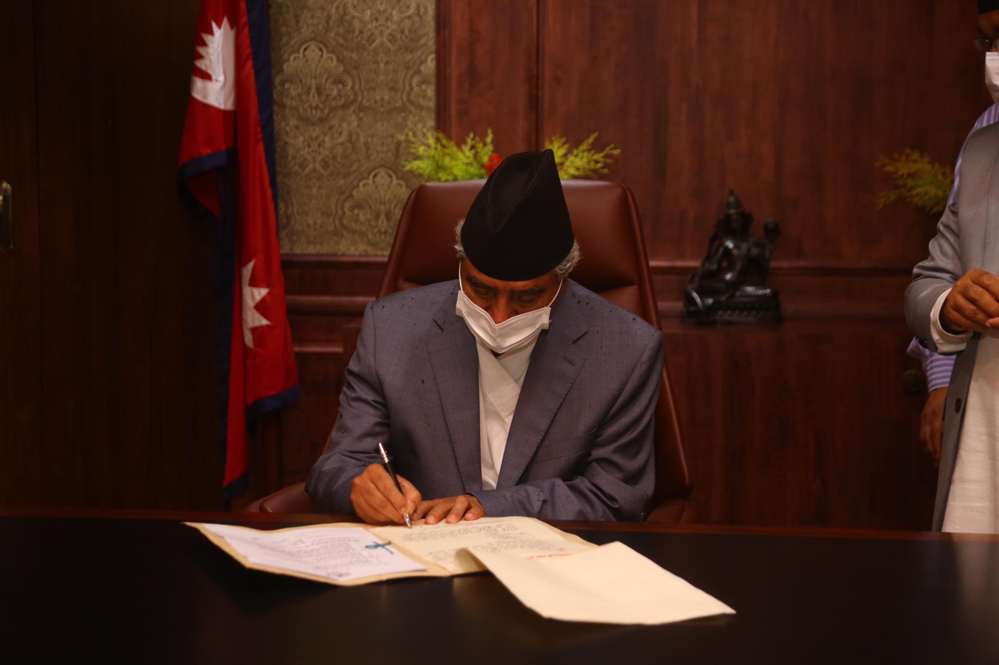 देउवा सरकारको पहिलो निर्णयः असोज मसान्तसम्म एक तिहाइ र चैतसम्म सबै नागरिकलाई कोरोना खोप