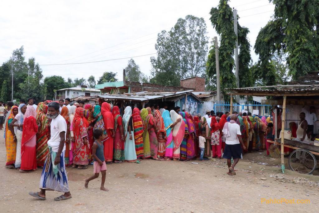 प्रदेश २ को निर्वाचनः दिउँसोको गर्मी छल्न बिहानै मतदाताको बाक्लो उपस्थिति 