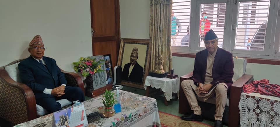 कोटेश्वरमा प्रधानमन्त्री देउवा र माधव नेपालबीच भेटवार्ता जारी