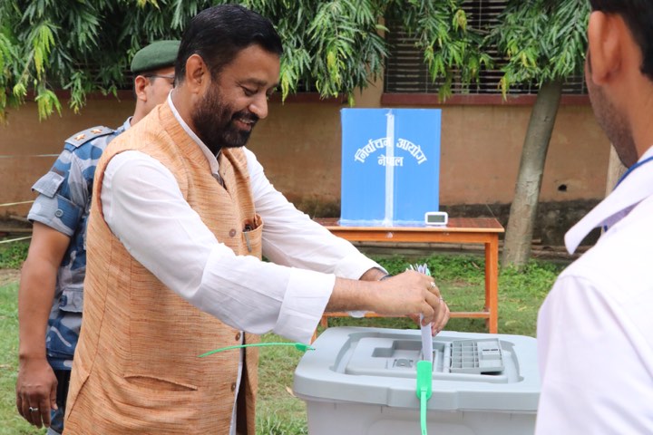 कुन नेताले कहाँ गरे मतदान?