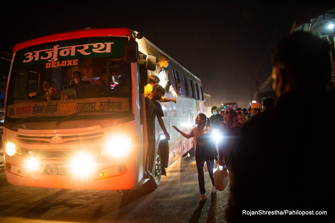 किन लगाइयो राति ८ बजेपछि सवारीसाधनमा निषेधाज्ञा ?  के यसले संक्रमण कम गर्न सहयोग गर्छ ? 