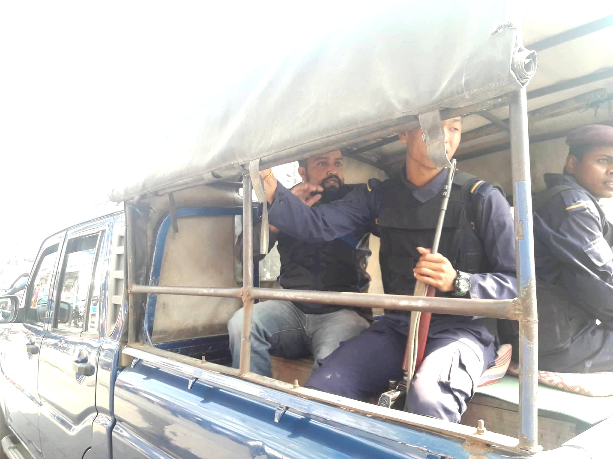 शिक्षा ऐनको विरोध गर्दै अनेरास्ववियूले पोखरामा प्रधानमन्त्रीलाई देखायो कालोझण्डा, दुई जना पक्राउ