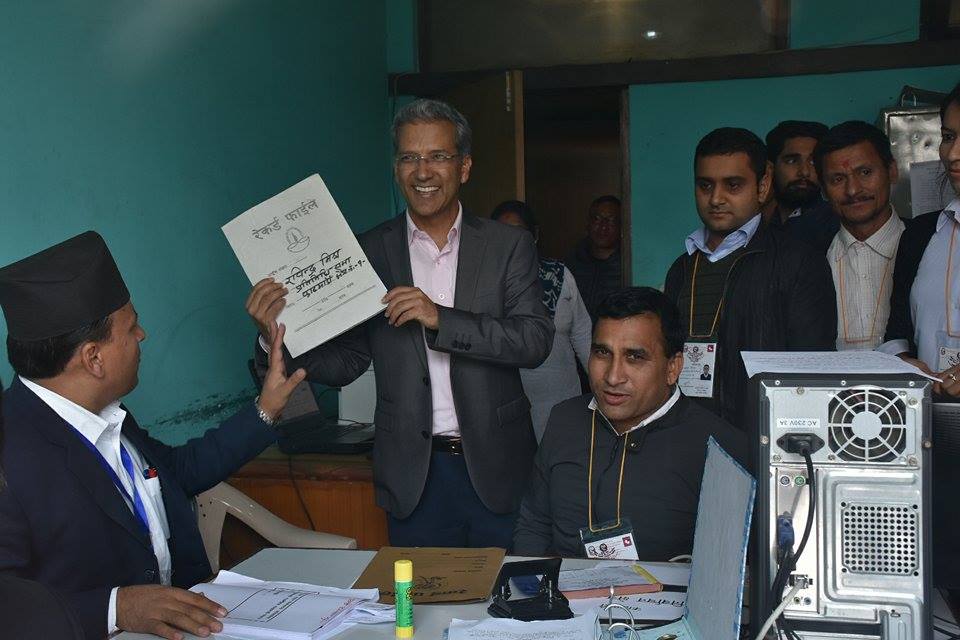 रवीन्द्र मिश्रले दर्ता गराए काठमाडौँ १ बाट उम्मेदवारी, २ मा सूर्यराज आचार्यको मनोनयन