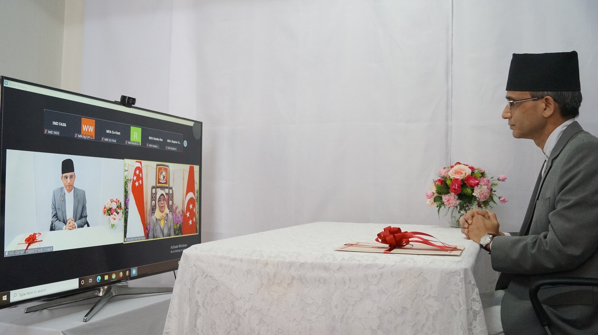 नियुक्त भएको १७ महिनापछि सिङ्गापुरका लागि गैरआवासीय राजदूत ढकालले बुझाए भर्चुअल माध्यमबाट ओहोदाको प्रमाणपत्र