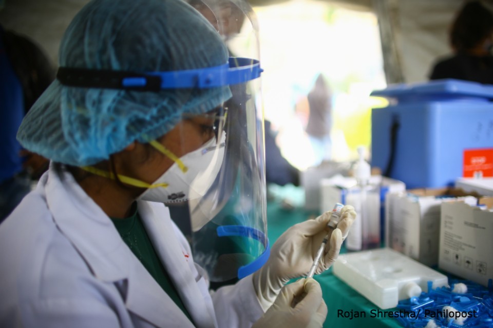 थपिए १९ सय कोरोना संक्रमित, १८ हजारले लगाए खोप