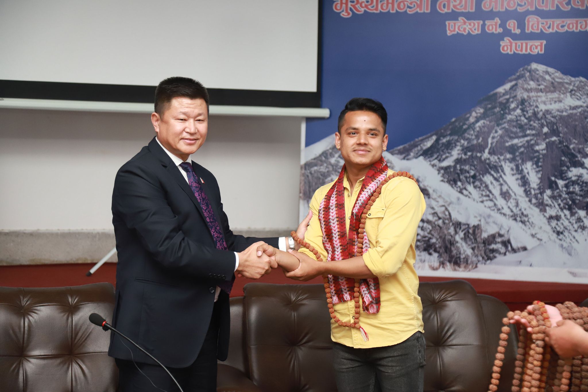 ‘भ्वाइस अफ नेपाल-३’का विजेता किरणले गरे अर्को एम्बुलेन्स दिने घोषणा