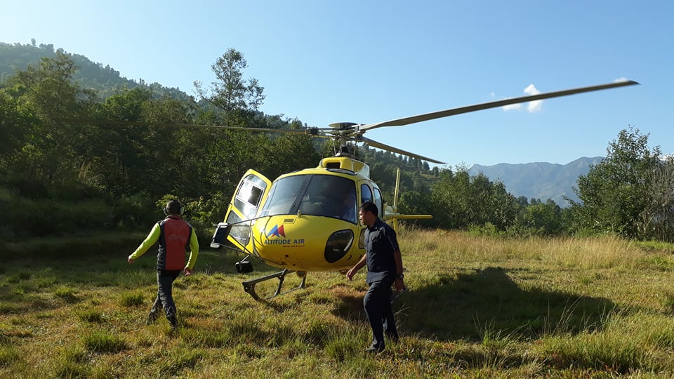 प्रकाश दाहाललाई श्रद्धाञ्जली दिन हेलिकप्टरबाट बाबुराम भट्टराई काठमाडौं