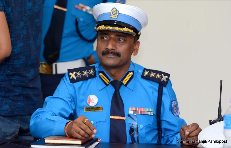 लकडाउन खुकुलो भएको हल्ला मात्र हो, बैंक वित्तीय संस्थाका कर्मचारीले राष्ट्र बैकले दिएको पास लिएर हिँड्नु होलाः महानगरीय ट्राफिक प्रमुख ढकाल