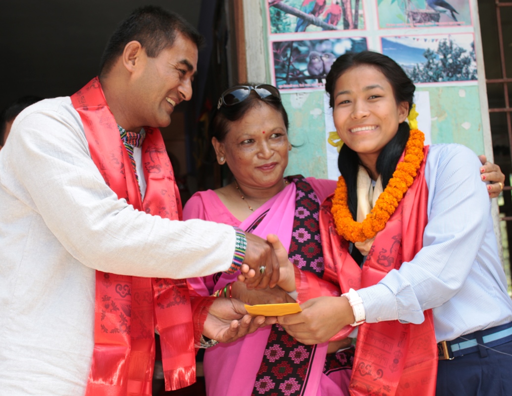 एसियन जुनियर जुडोमा पदक जितेकी मनीता पुरस्कृत, सम्मानमा स्कुल नै विदा