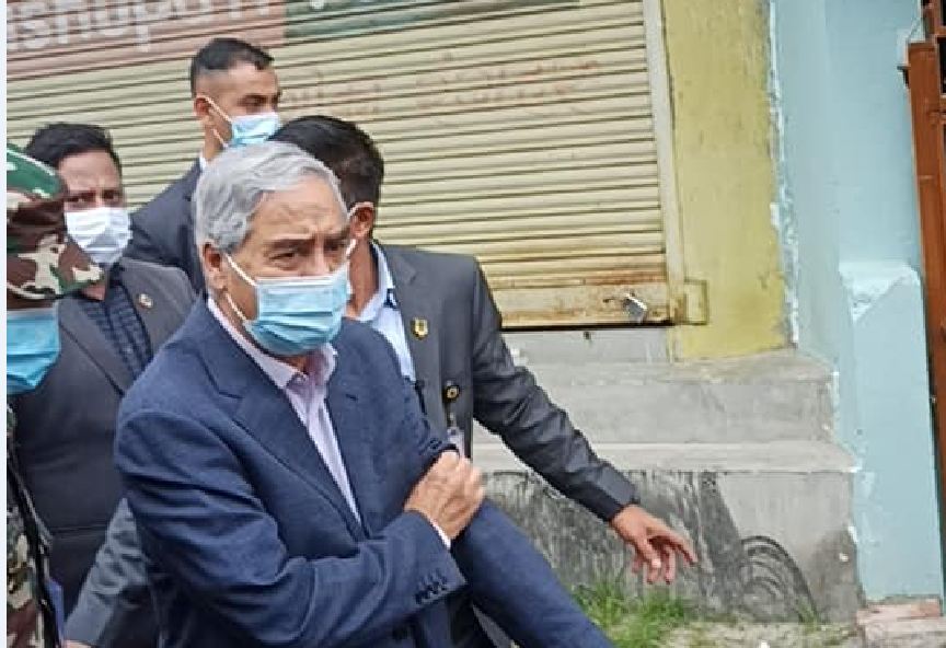 प्रधानमन्त्री देउवाले महेश बस्नेतलाई फर्काए जवाफ : मलाई होइन, जिल्ला सभापति थापालाई हराएर देखाउनु