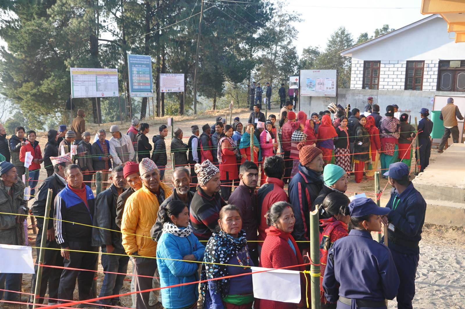 तीन बजेसम्म ५५ प्रतिशत मतदानः निर्वाचन आयोग