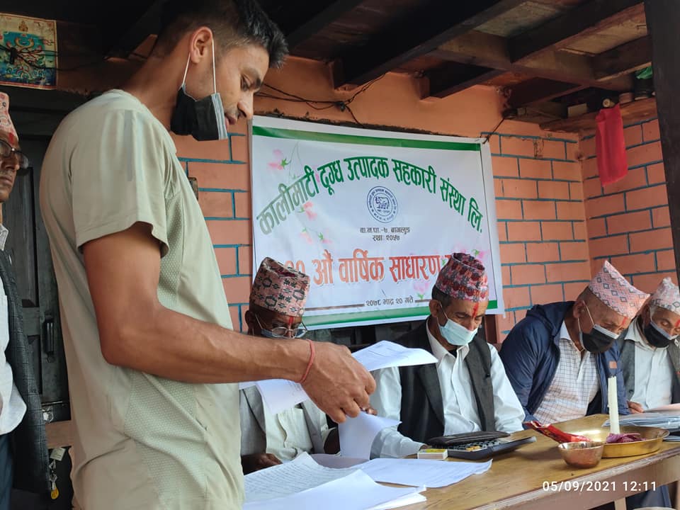 दलित समुदायलाई दूध बेच्ने रहर : तर छोइन्छ भन्छन्, नबिक्ने डर छ  