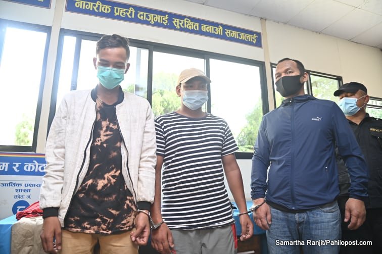 तीन करोड रुपैयाँ नदिए अस्पताल ध्वस्त पार्ने धम्की दिएर नक्कली बम राख्ने तीन जना समातिए