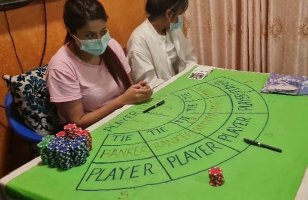 काँडाघारी प्रहरीले जुवा खेलिरहेको अवस्थामा १३ जनालाई १८ लाख रुपैयाँ सहित समात्यो