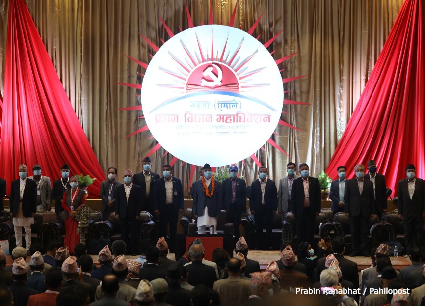 ओलीको राजनीतिक प्रतिवेदन : आफ्नो गल्ती अर्काको थाप्लोमा थुपार्दै चोखिने प्रयास