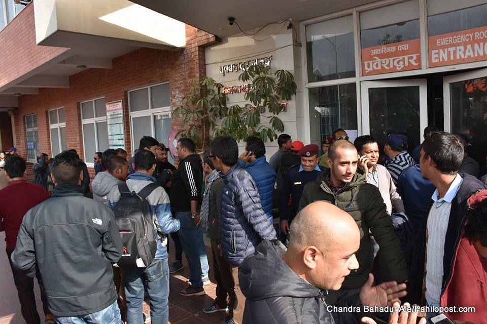 कांग्रेस नेता गगन थापामाथि  बम प्रहार, शिक्षण अस्पतालमा उपचार हुँदै