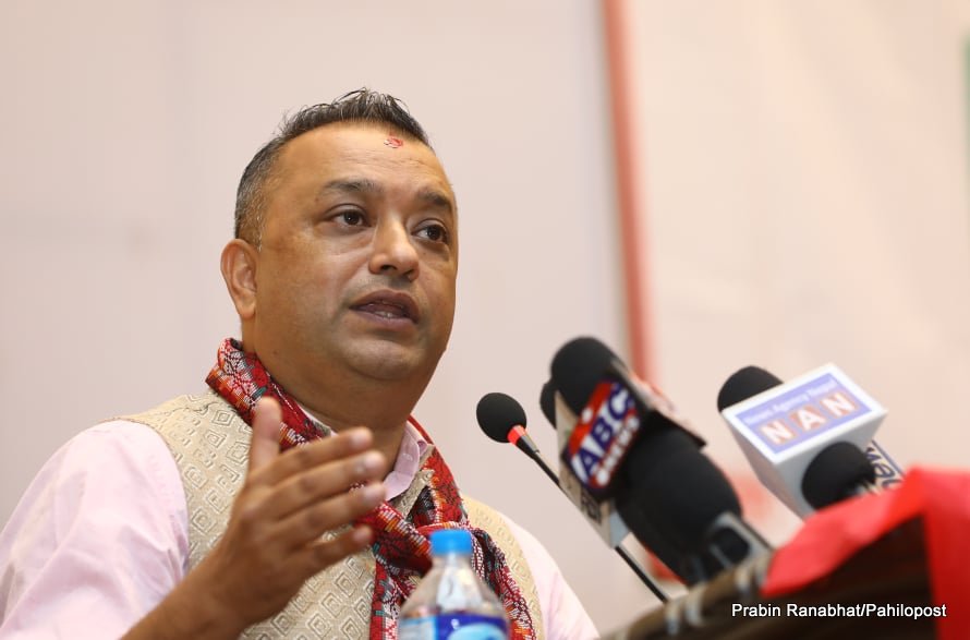 केशव स्थापितमाथि खनिए गगन थापा : कामै नलाग्‍ने भनेर महिलाको अपमान गरियो