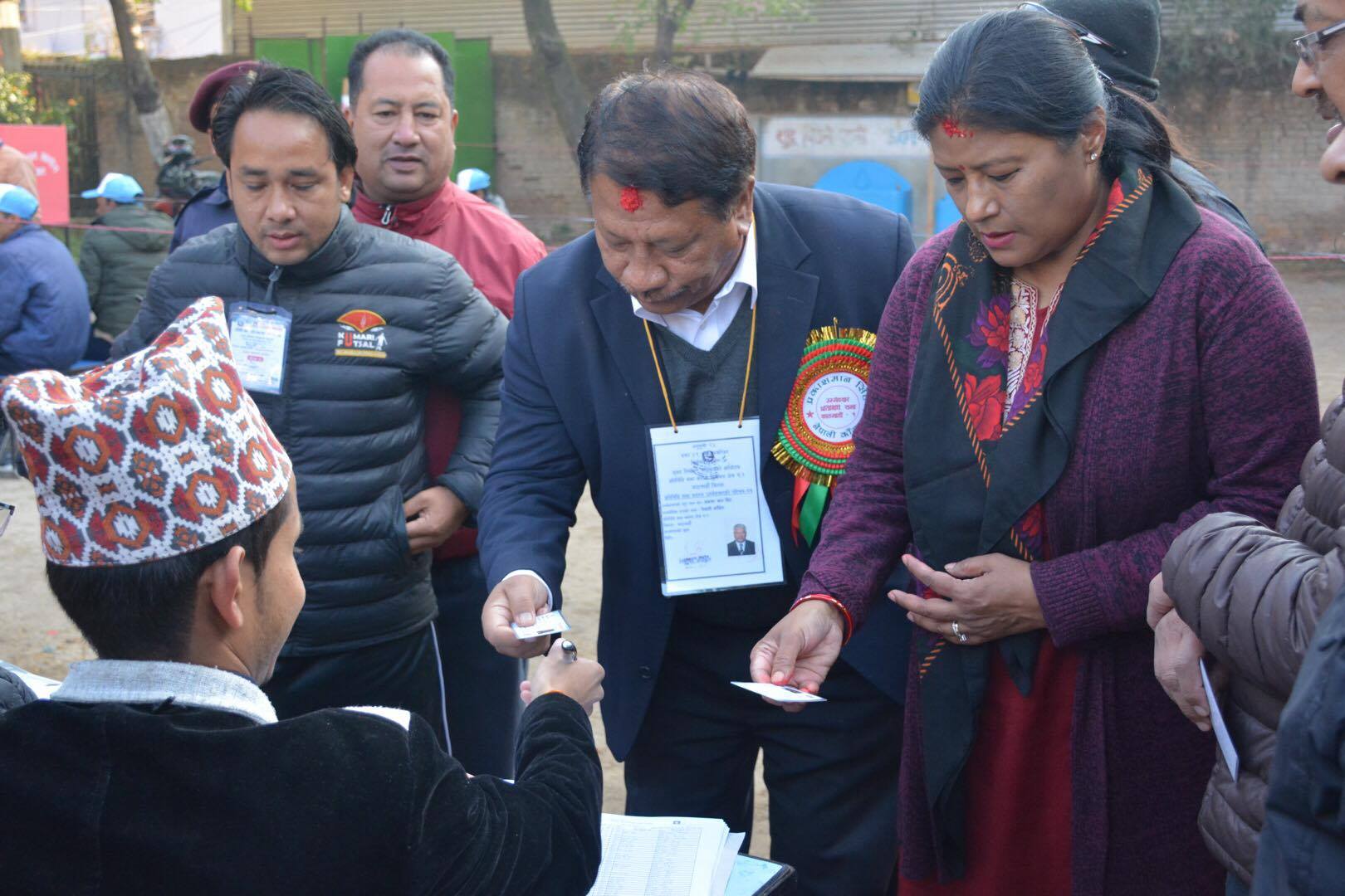 कांग्रेस उम्मेदवार प्रकाशमान सिंहले गरे मतदान