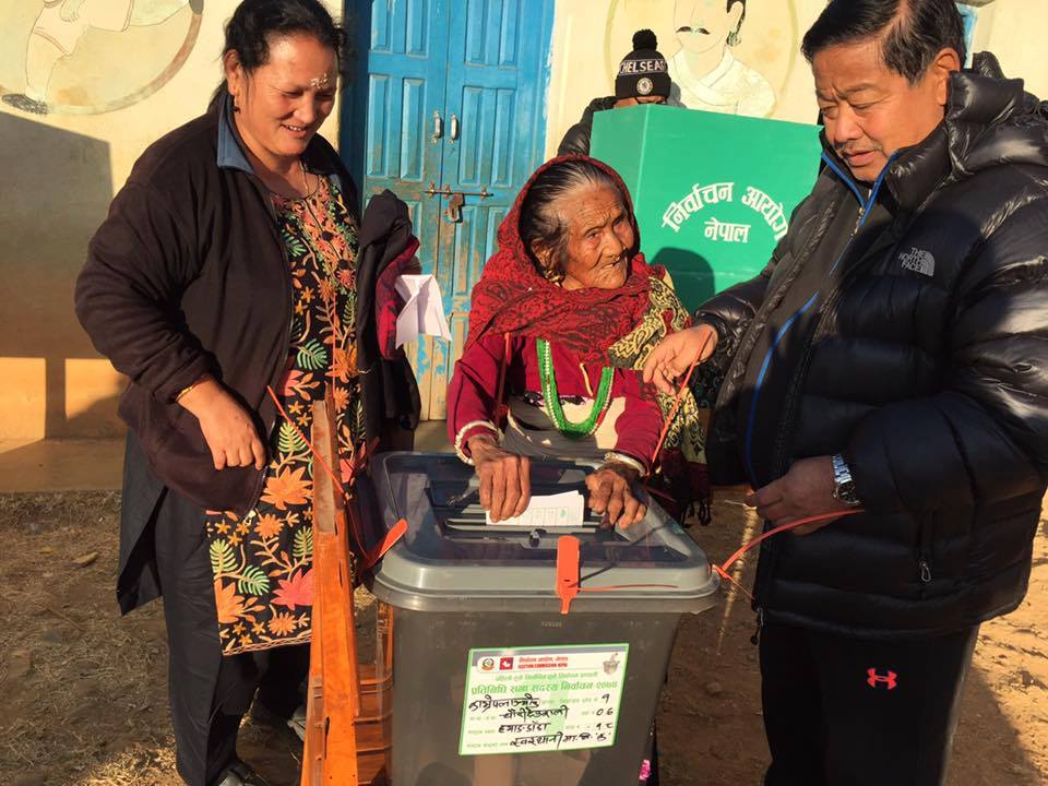 १०३ बर्षीया दामोरानीले गरिन् मतदान 