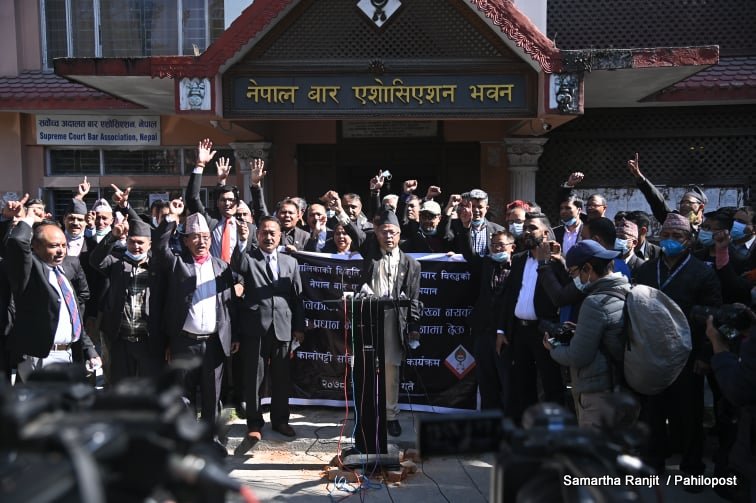 जबरालाई प्रधानन्यायाधीशको कुर्सीमा बस्ने अधिकार छैन भन्दै बार अध्यक्षले भने : राजीनामा नदिए पदच्युत गर्छौं