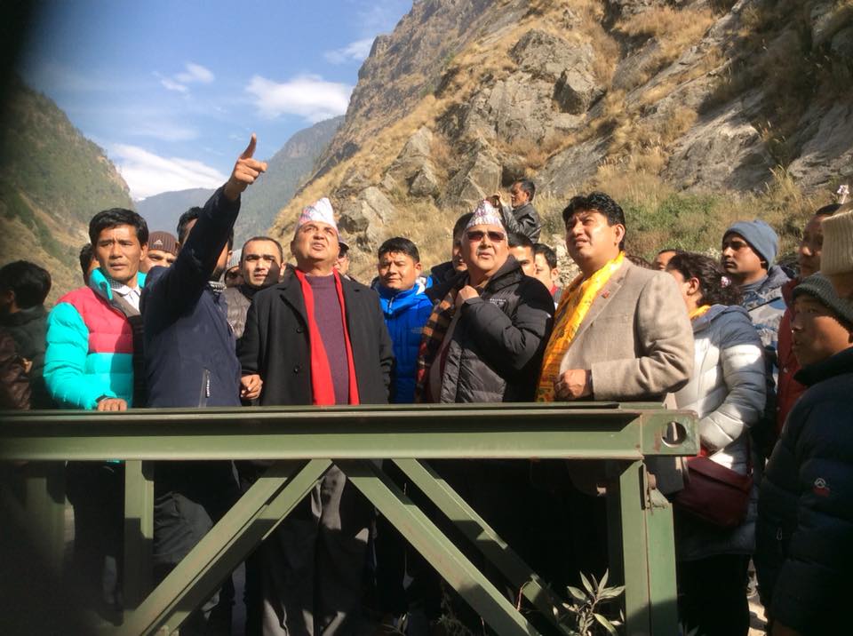 अध्यक्ष ओलीसहित एमाले नेताहरु चिनियाँ नाका टिमुरेमा