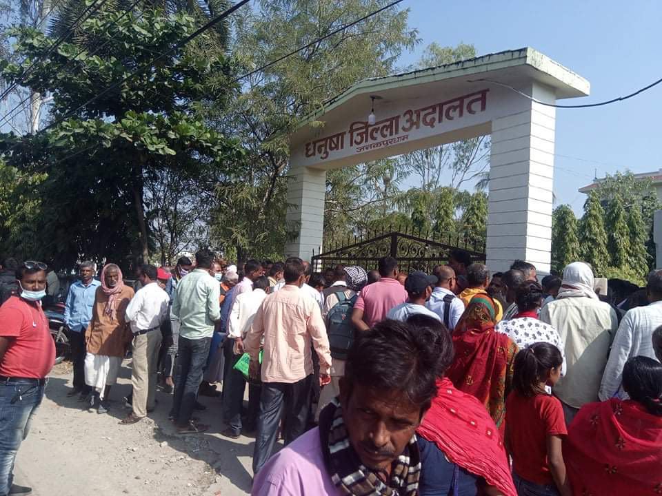 प्रधानन्यायाधीशको राजीनामा माग्दै धनुषाका कानुन व्यवसायीहरु धर्नामा