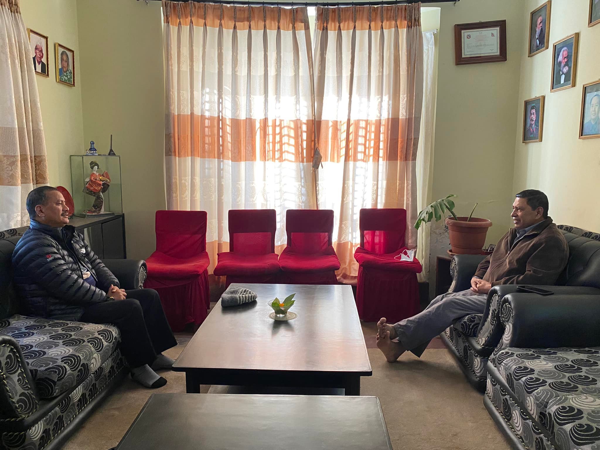 के प्रचण्ड - विप्लव एक हुन लागेका हुन्? नारायणकाजीसँग पनि गरे वार्ता