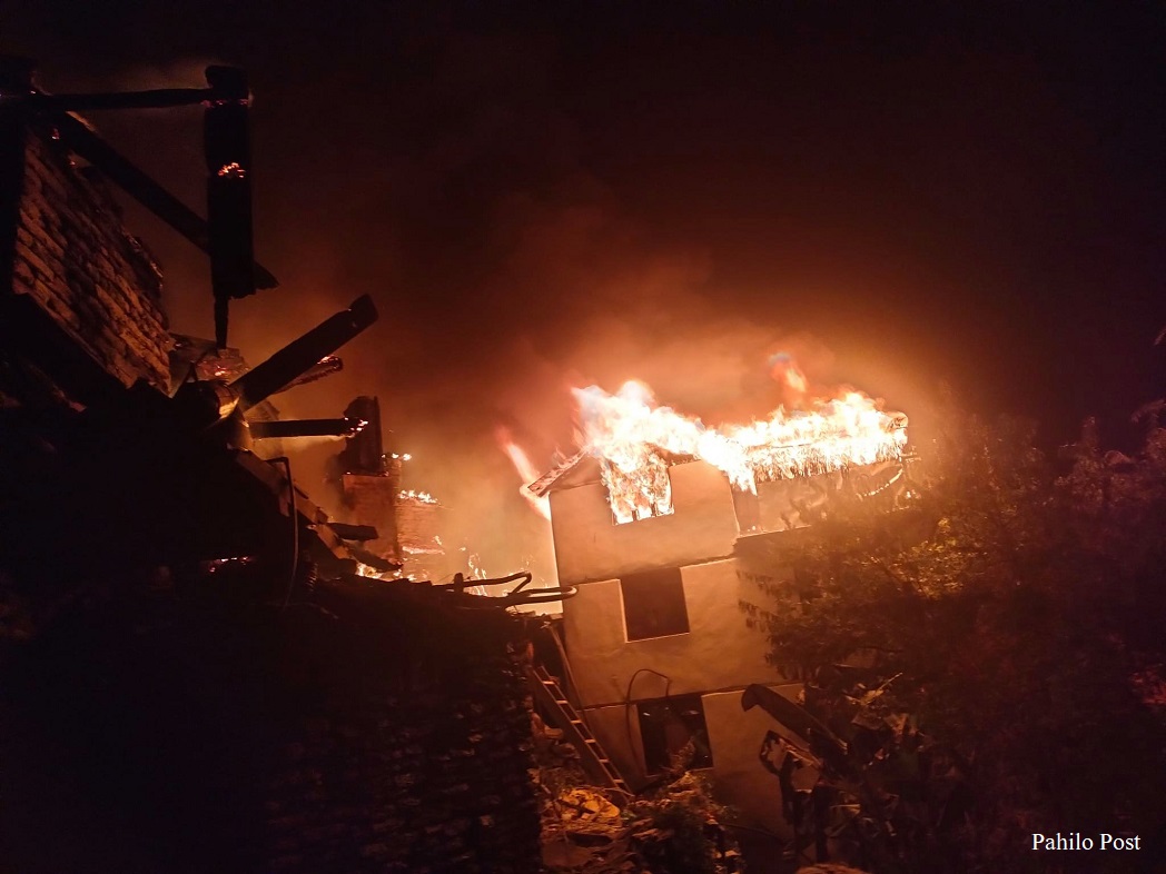 मुगुको गमगढीमा भिषण आगलागी, दियोबाट सल्केको आगोले १७ घर जले