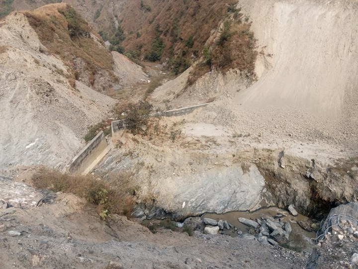 बञ्चरेडाँडामा निर्माणधीन फोहोर संकलनस्थल निर्माण कार्य रोकियो