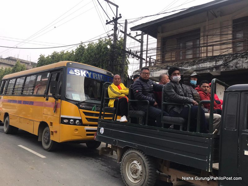 सौराहामा भयो ट्राफिक जाम, स्कुल बसलाई पनि समस्या