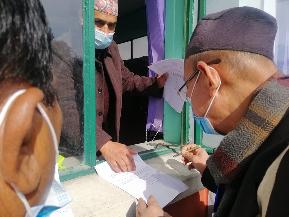 देउवाको दबाबपछि सह महामन्त्रीमा बागी उम्मेदवारी दिएका सुरेन्द्र चौधरीले लिए मनोनयन फिर्ता