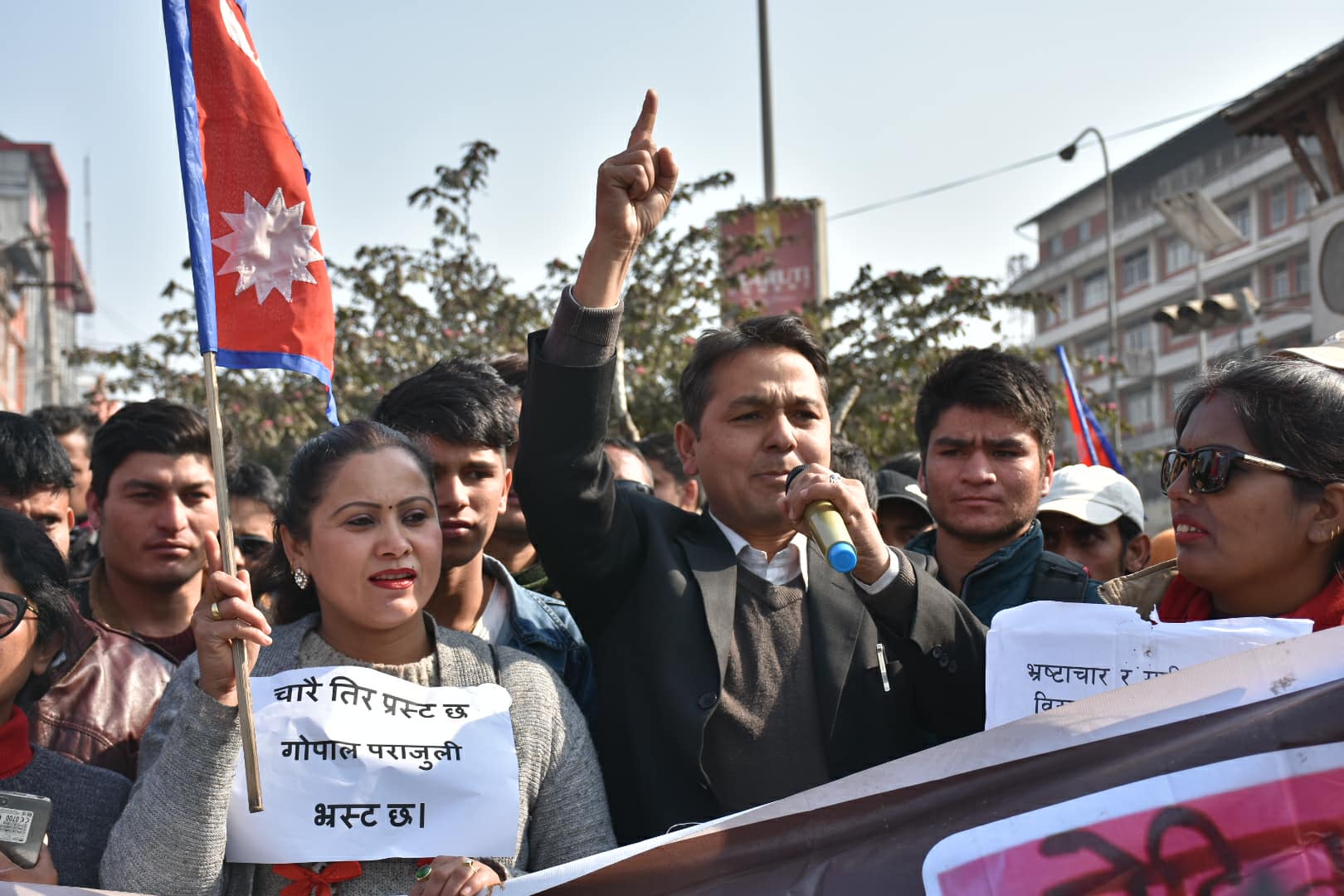 गोविन्द केसीका समर्थकको आरोप : एमाले अध्यक्ष ओलीले जोगाए माफिया