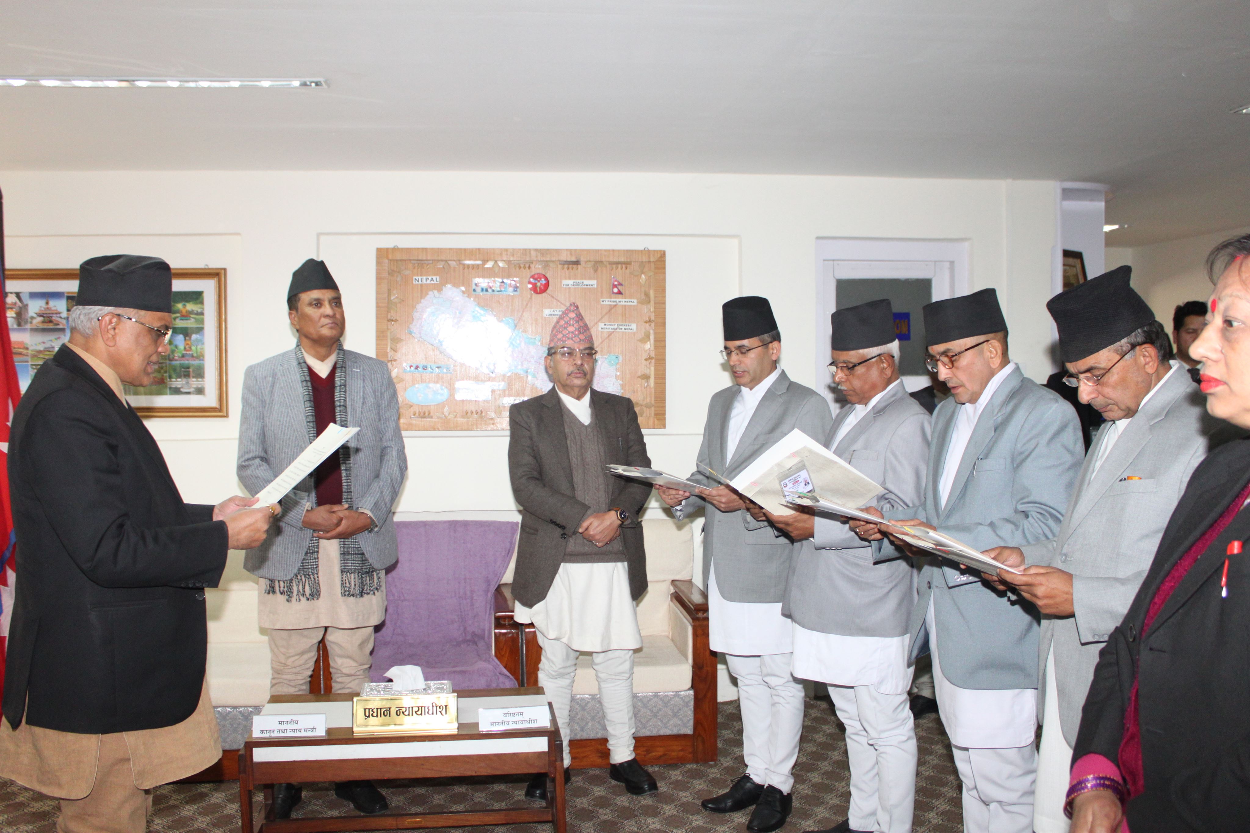 चार उच्च अदालतका मुख्य न्यायाधीशले लिए शपथ