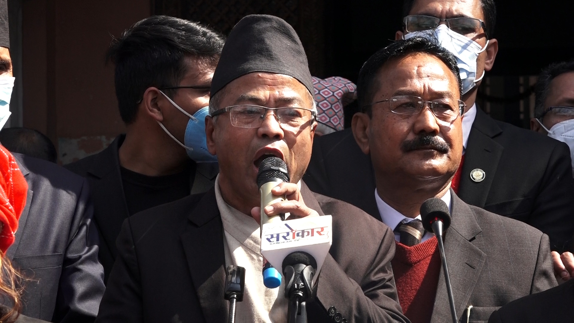 निलम्बित प्रधानन्यायाधीश जबराका लागि सर्वोच्च अब निषेधित क्षेत्र, झण्डा फहराउन पनि पाउँदैनन्  : बार