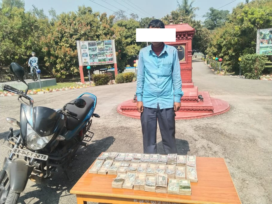 स्रोत नखुलेको १८ लाखभन्दा रकम सहित एक व्यक्ति पक्राउ