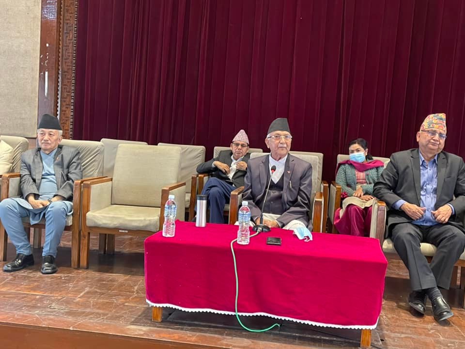 संसदीय दलको बैठकको निष्कर्ष : एमालेलाई देखाएर संसद बन्धक, चुनाव सार्ने षड्यन्त्र भए आन्दोलन
