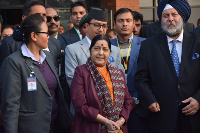 भारतीय विदेशमन्त्री सुष्मा स्वराजको काठमाडौं अवतरण, आजैदेखि राजनीतिक दलसँग छलफलमा सक्रिय