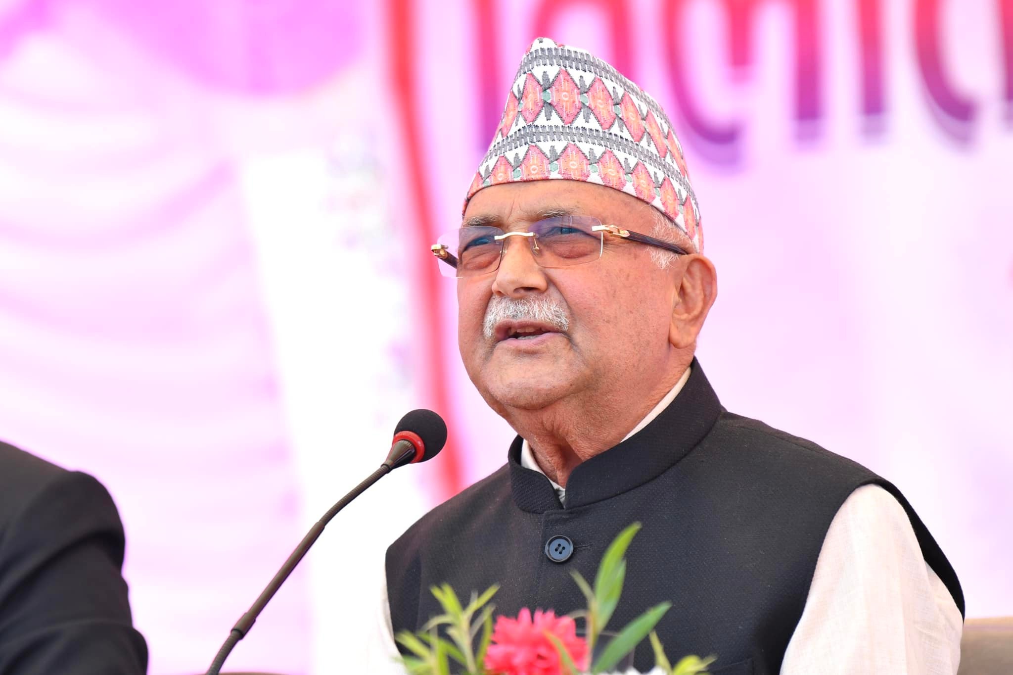 भूमिहीनलाई पुर्जा दिन बनाएको फाइल यो सरकारले लुकायो, त्यही फाइल खोज्न देउवा दिल्ली जाँदैछन् : ओली