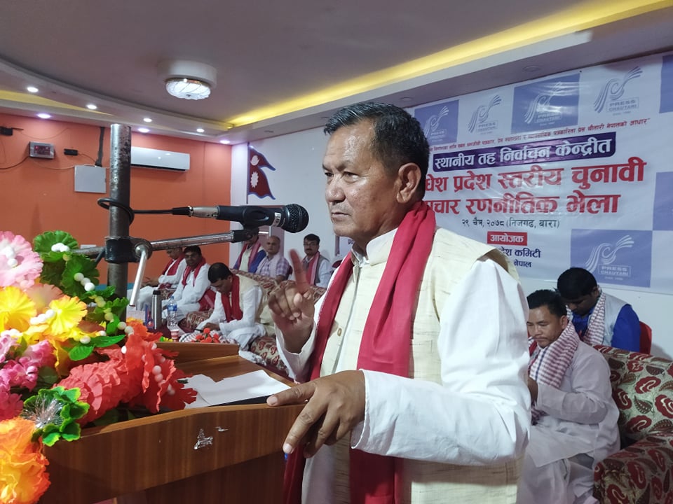 गठबन्धनका नेतालाई स्यालको संज्ञा दिँदै पृथ्वीसुब्बा गुरुङले एमाले नेतालाई भने हात्ती