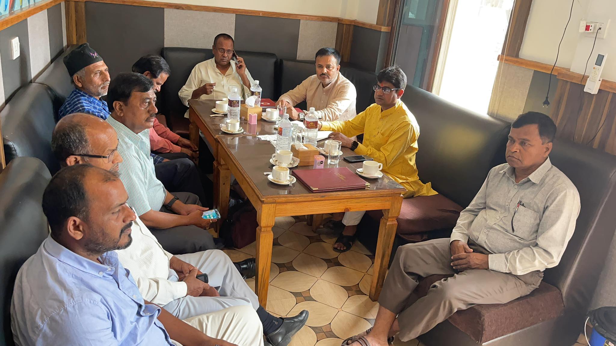 बर्दिबासमा गठबन्धन र एमालेका मधेश प्रदेशका नेताहरु छुट्टाछुट्टै छलफलमा