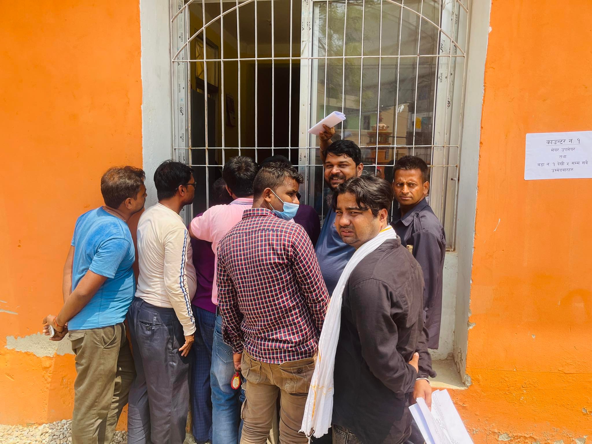जनकपुरधाममा सुरु भयो चुनावी रौनक, निर्वाचन कार्यालय पुग्न थाले उम्मेदवार