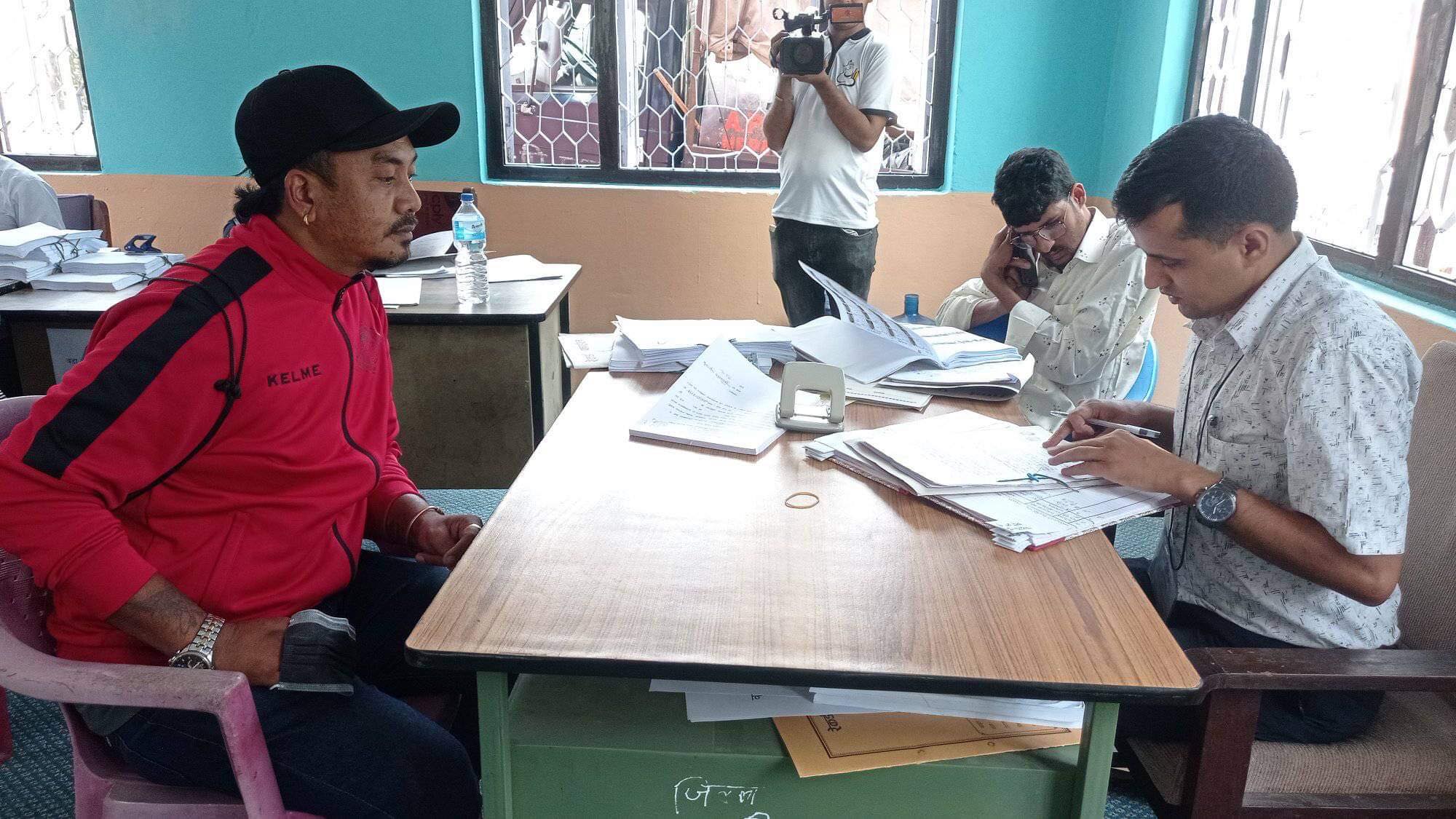 हेटौँडामा कांग्रेसका नेता सुदिप राजबाहकले गराए वडाध्यक्षमा बागी उम्मेदवारी दर्ता