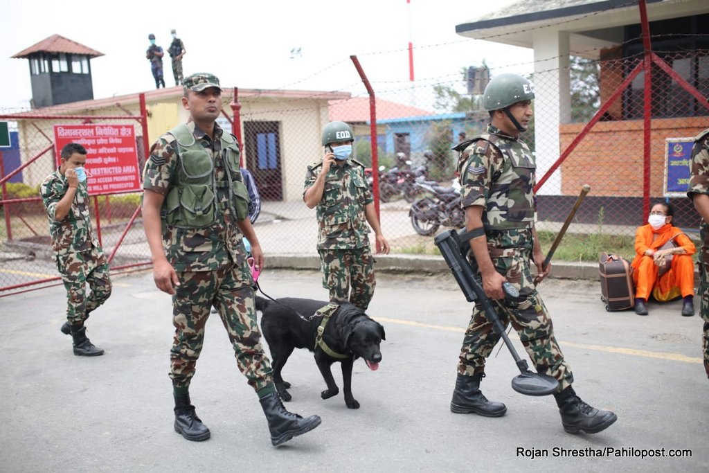 त्रिभुवन अन्तर्राष्ट्रिय विमानस्थल 'होक्स कल' आतंक : १० मिनेट भित्र ७ ठाउँमा बिस्फोट हुने भन्दै आएका २ कल, नम्बर खोज्दै प्रहरी