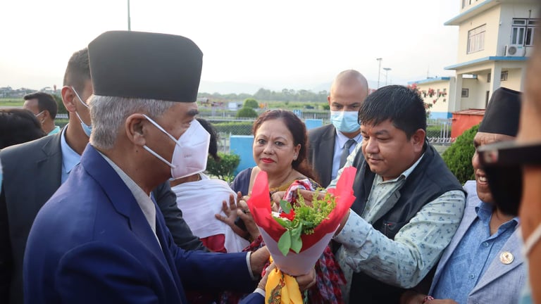 भोलि हुने चुनावी सभालाई सम्बोधन गर्न देउवा चितवनमा