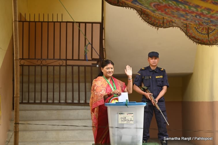 सिर्जना सिंहले गरिन् मतदान, प्रकाशमान पनि सँगै पुगे