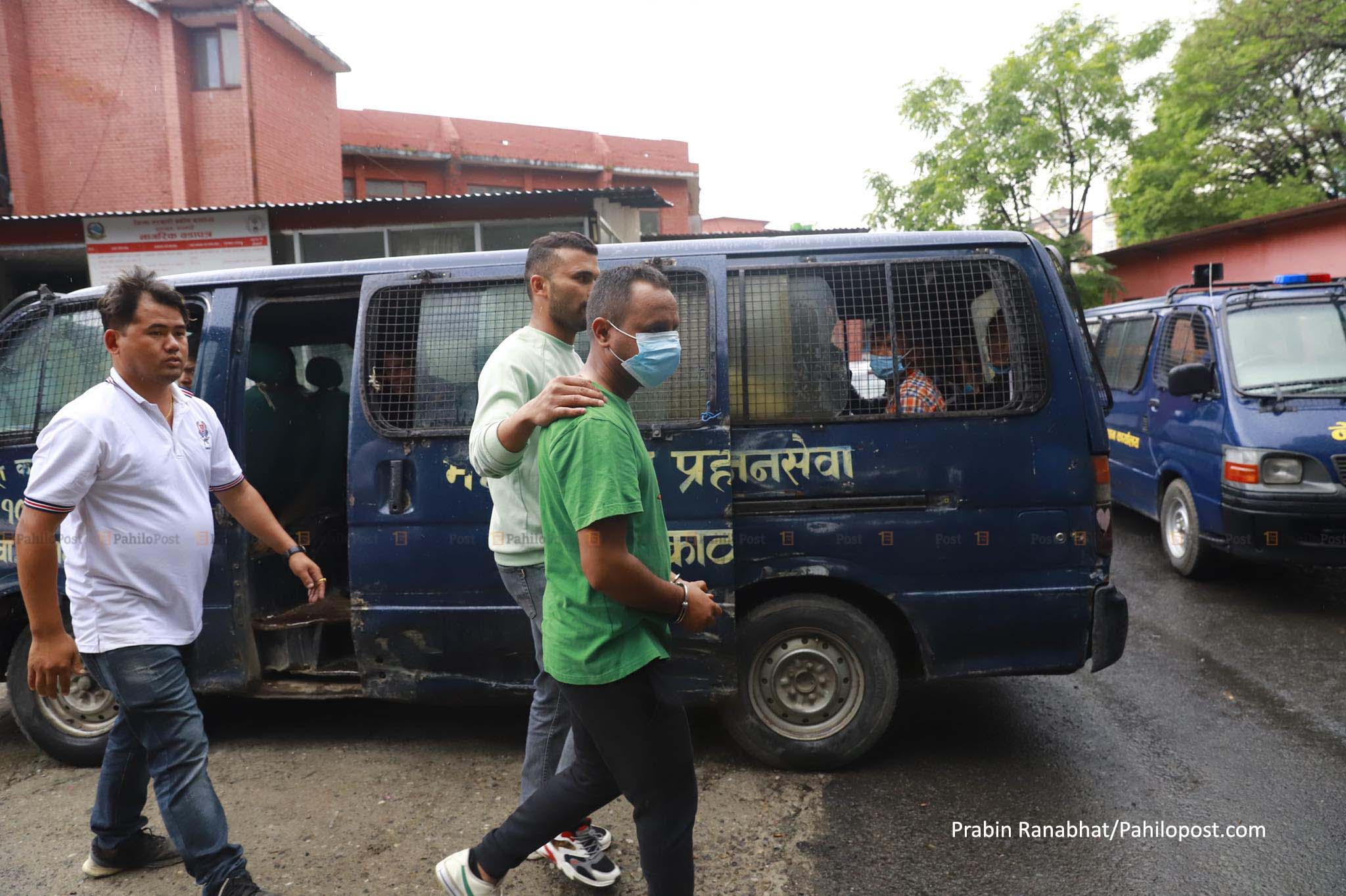 बलात्कार आरोपित पाण्डेलाई हिरासतमा राखेर अनुसन्धान गर्न म्याद थपका लागि पुर्‍याइयो अदालत