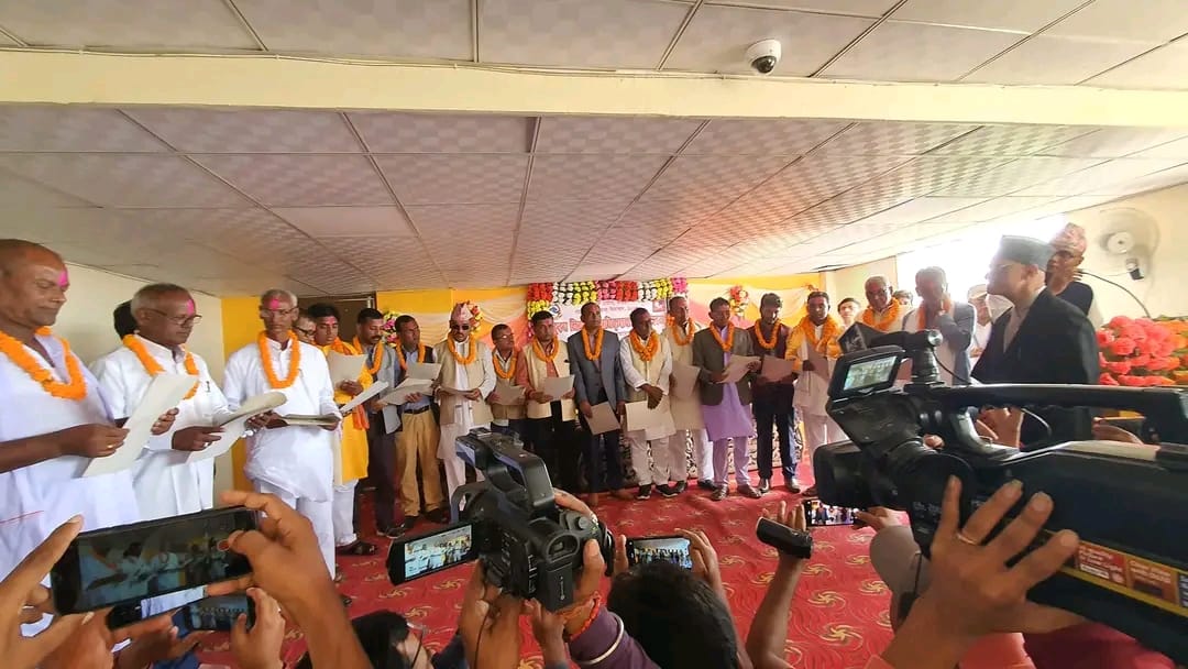 धनुषाका नवनिर्वाचित प्रमुखहरुले लिए सपथ, जनकपुरका मेयरको पहिलो निर्णय : वडाबाटै फोहोर व्यवस्थापन गर्ने