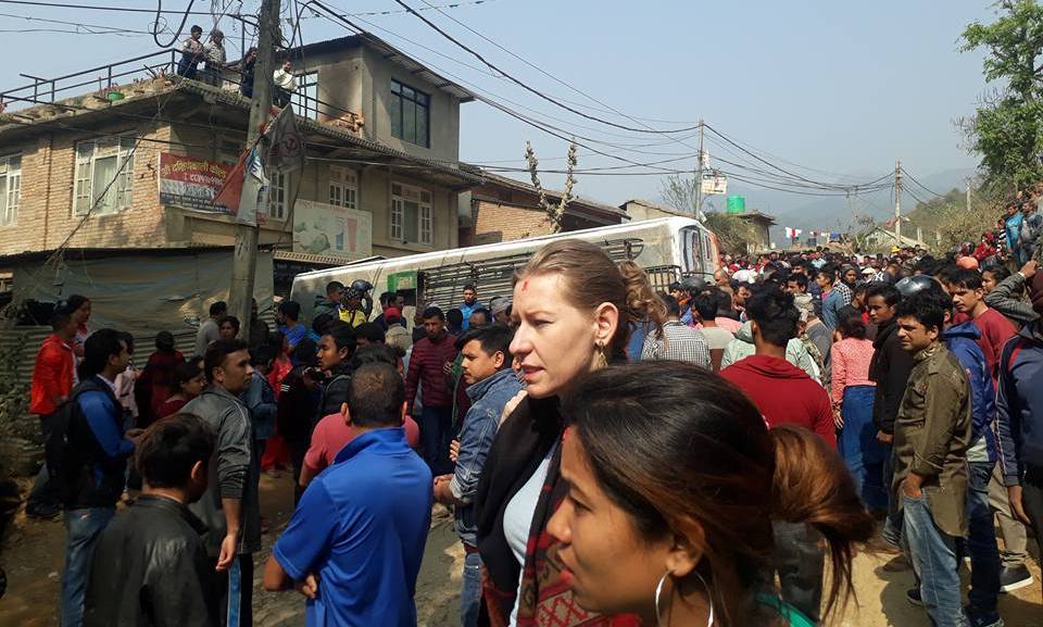 फर्पिङ बस दुर्घटनाः गम्भीर घाइते दुई जनाको मृत्यु