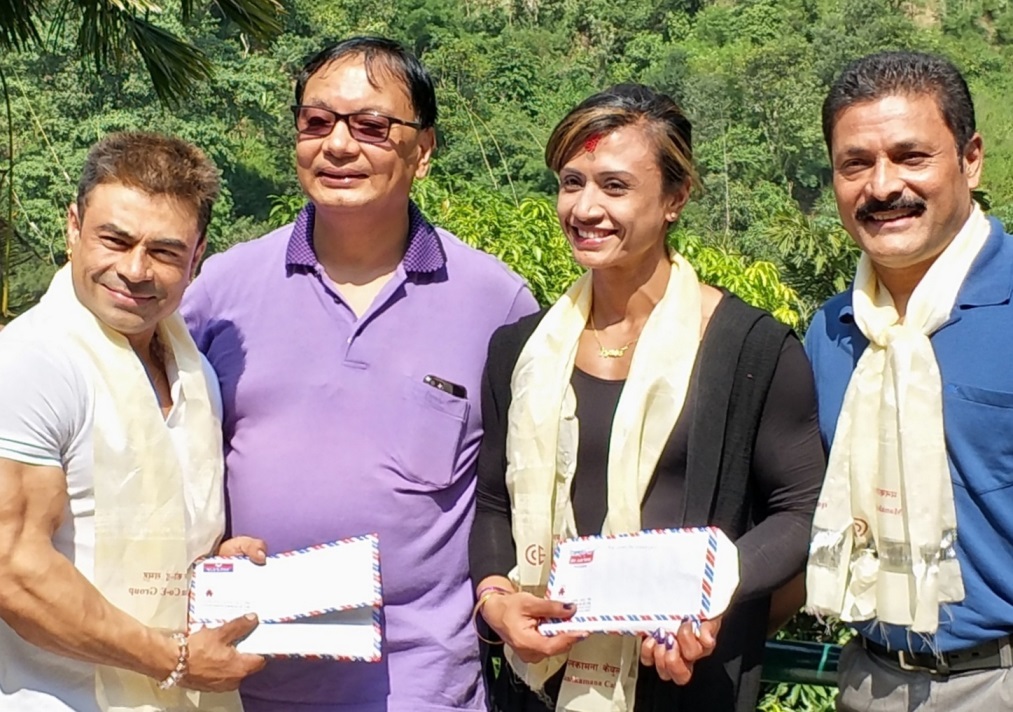 बलिबिल्डर ननिता र रुजेशलाई मनकामना दर्शनको नगदसहित सम्मान